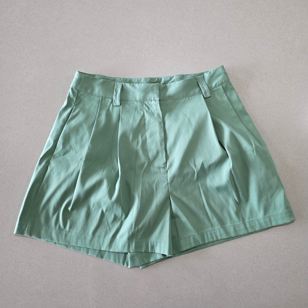 Nicole Williams x Bar III Sage Green Pleated High Waisted Shorts Size 8